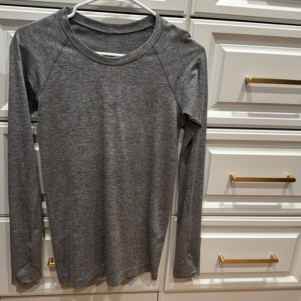 Lululemon Swiftly Long Sleeve size 6